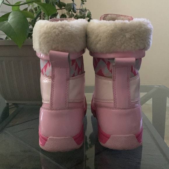 UGG BUTTE II PATENT TRUCKEE WATERPROOF LEATHER BOOTS - Picture 14 of 16